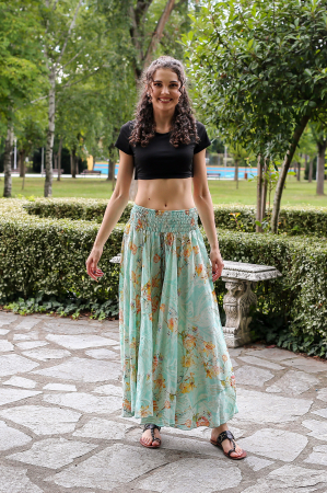 Pantaloni largi din material fluid cu print floral si fir auriu - Model 14 [1]