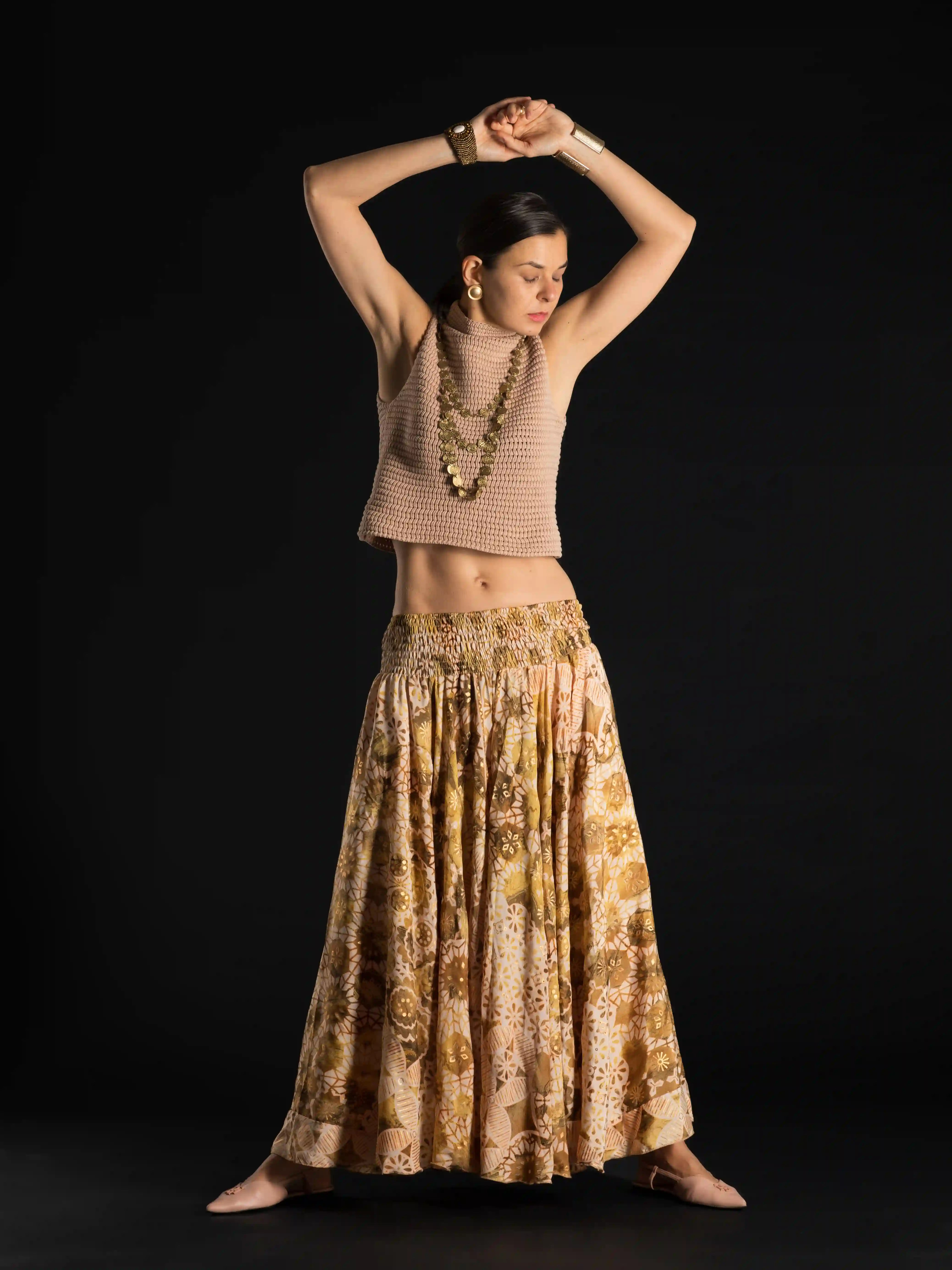 Pantaloni - Pantaloni largi din material fluid cu print si fir auriu - Model 19