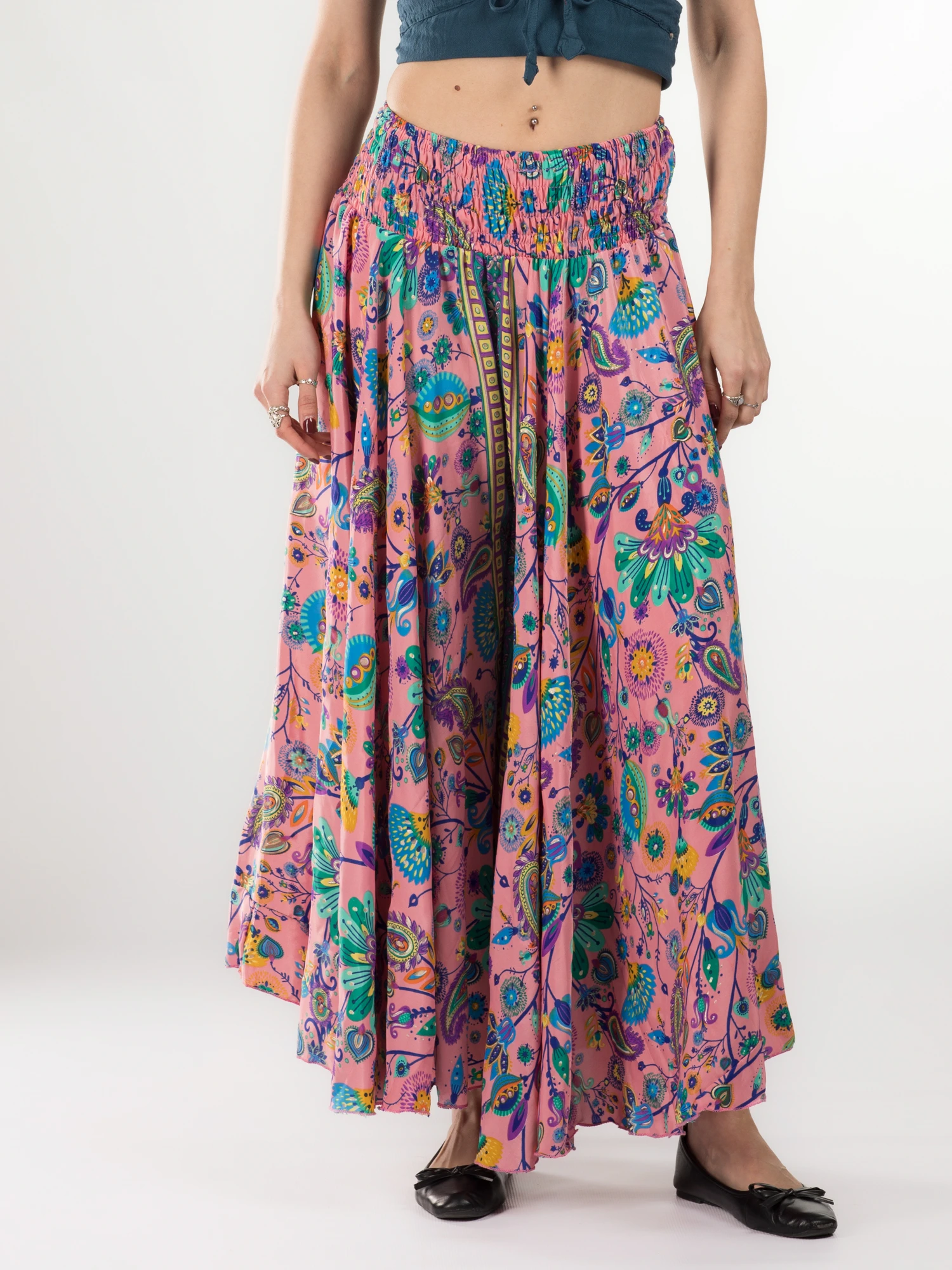 Primavara 2026 - Pantaloni largi din material fluid cu print și fir auriu - Model 28