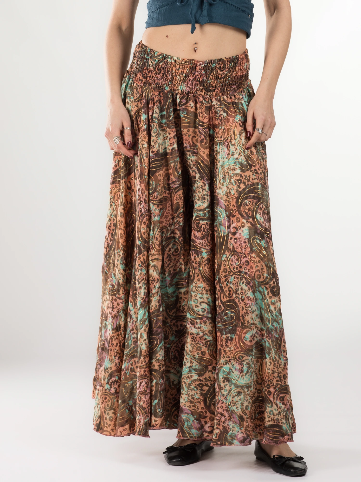 Primavara 2026 - Pantaloni largi din material fluid cu print și fir auriu - Model 29