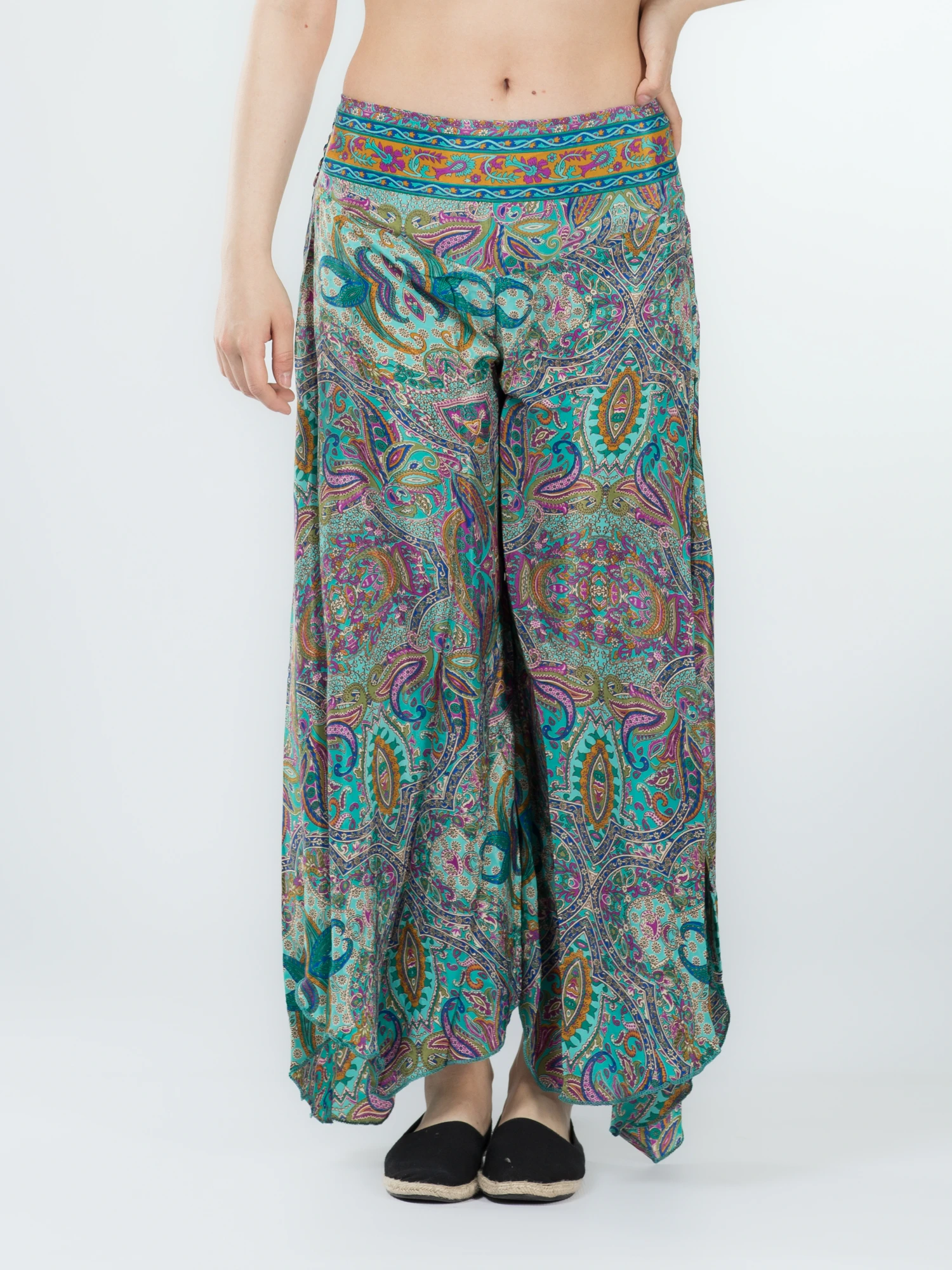 Pantaloni - Pantaloni Petal Tips din material fluid - Model 3