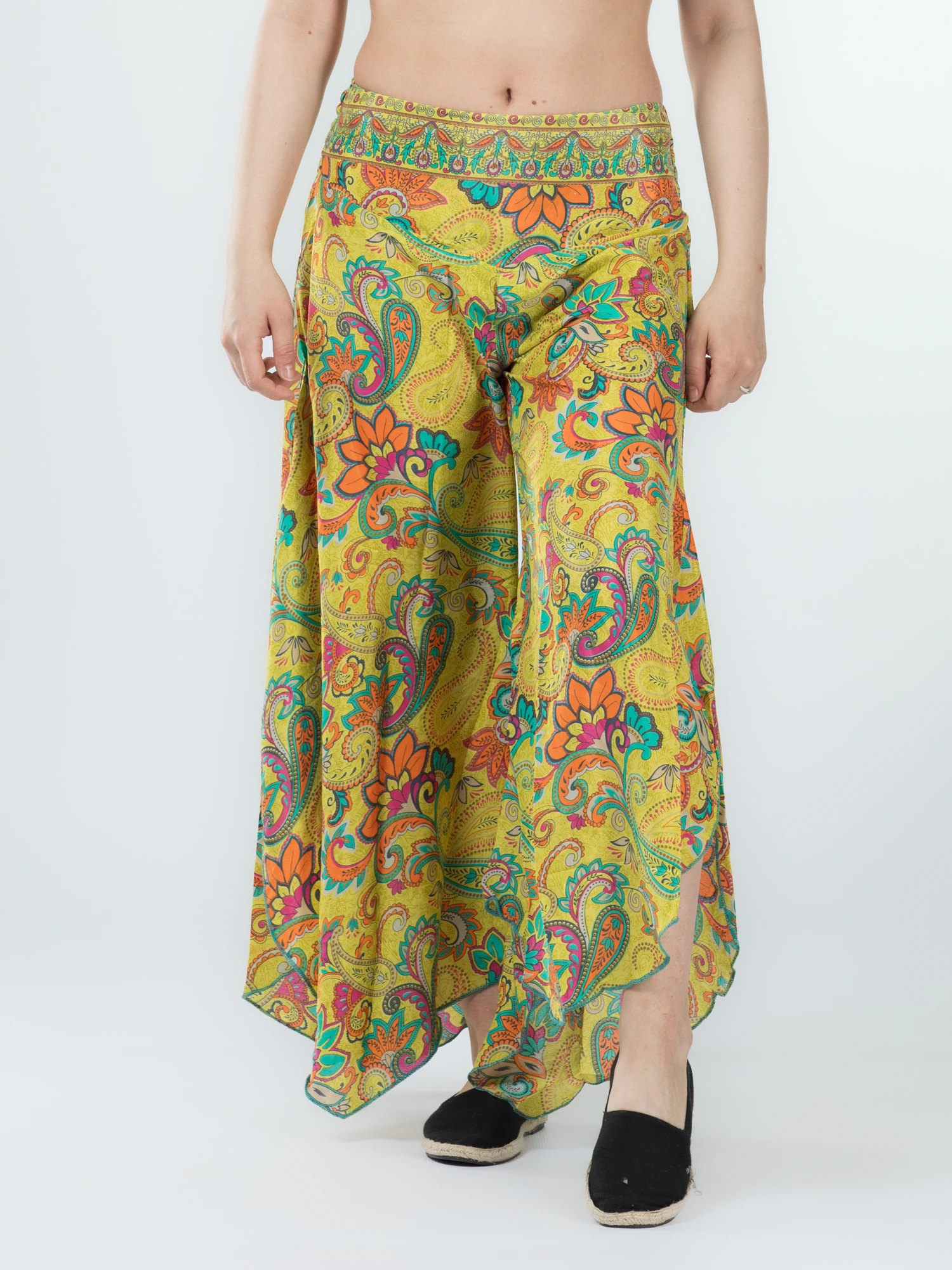 Pantaloni - Pantaloni Petal Tips din material fluid - Model 59