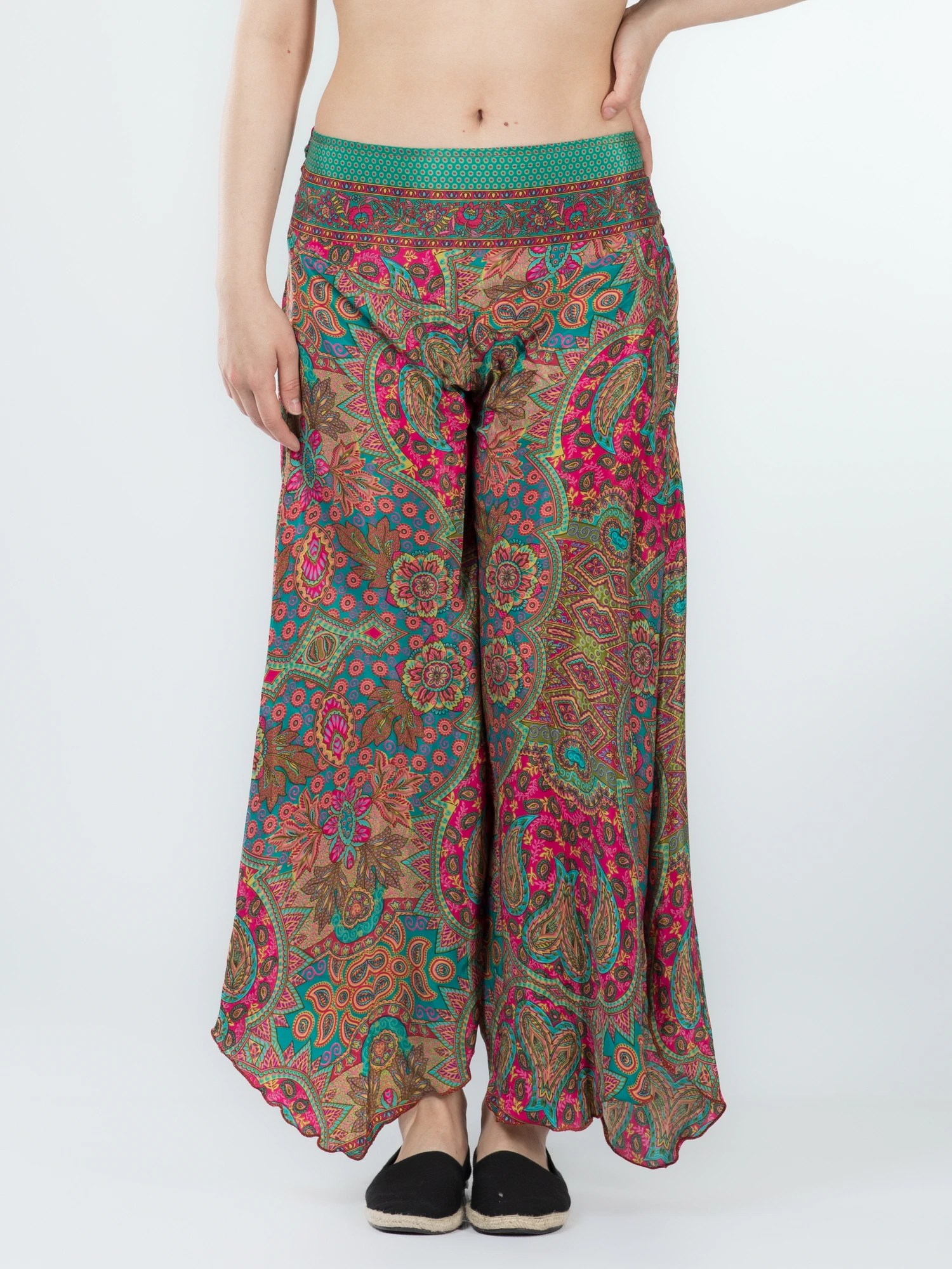 Pantaloni - Pantaloni Petal Tips din material fluid - Model 68