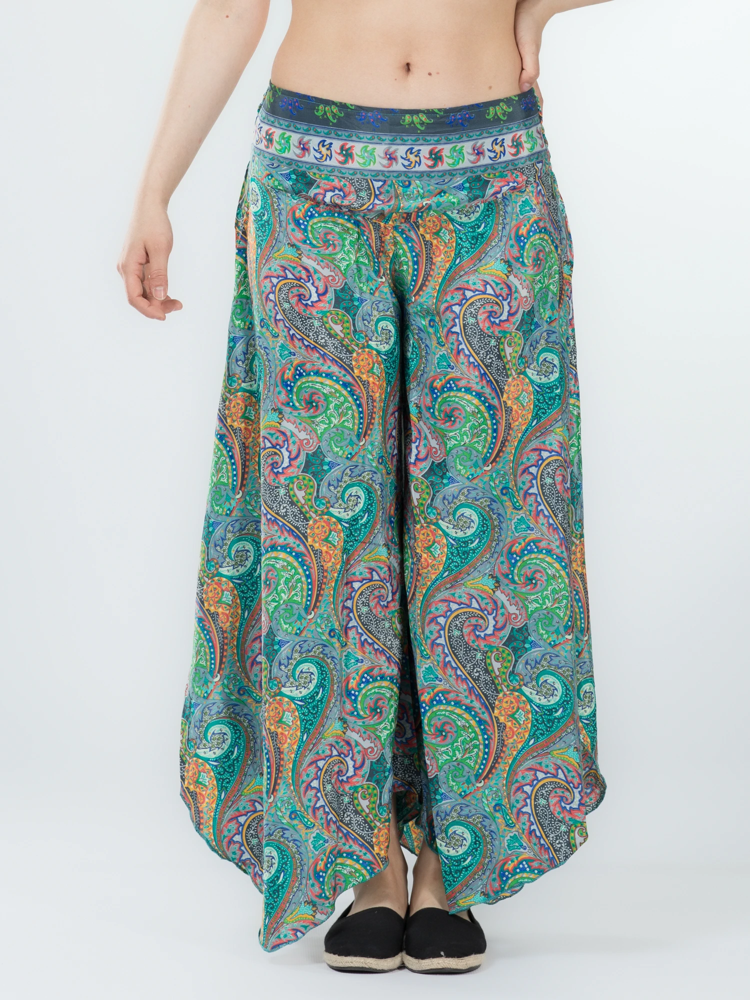 Pantaloni - Pantaloni Petal Tips din material fluid - Model 69