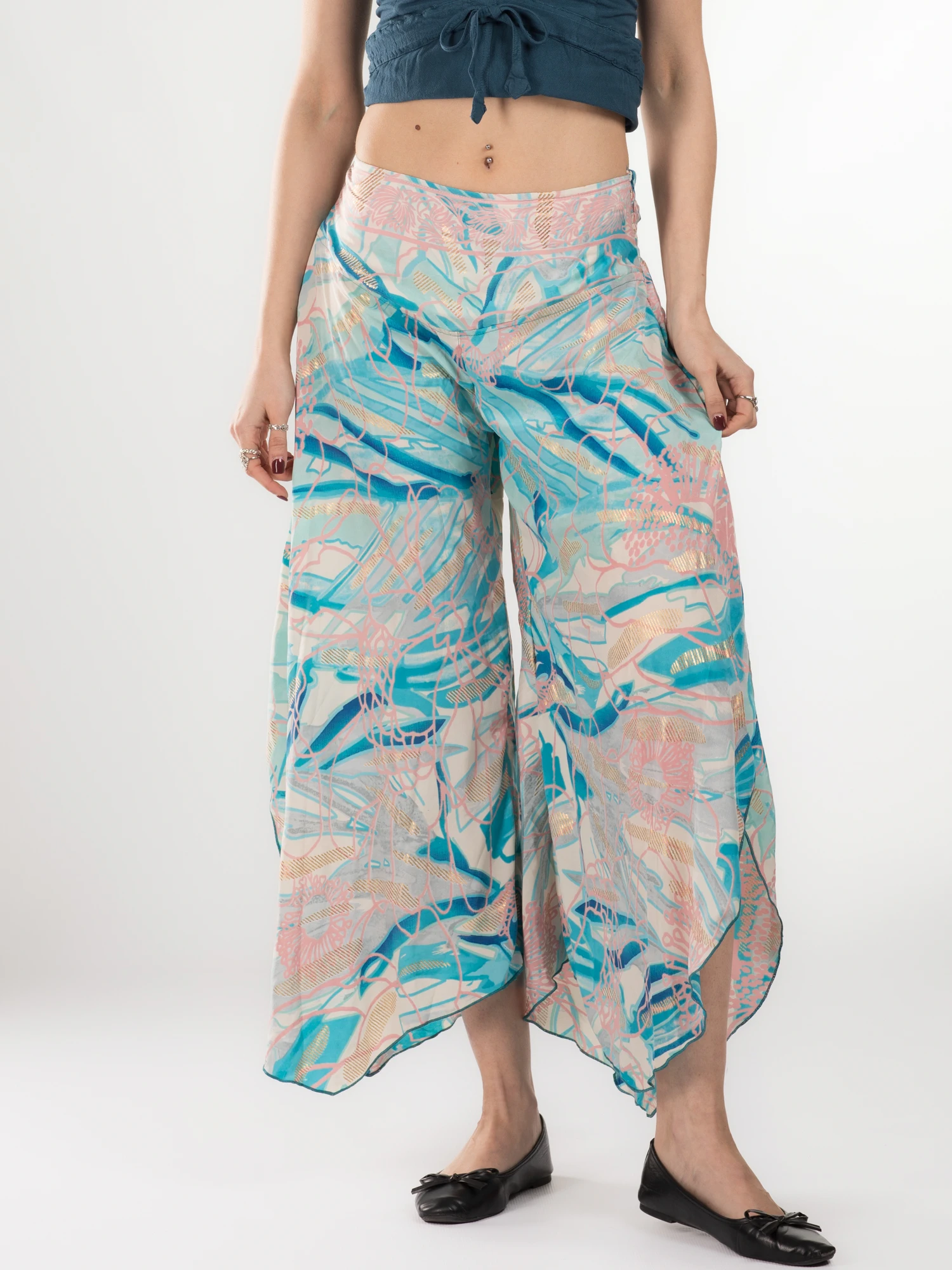 Primavara 2026 - Pantaloni Petal Tips din material fluid - Model 81