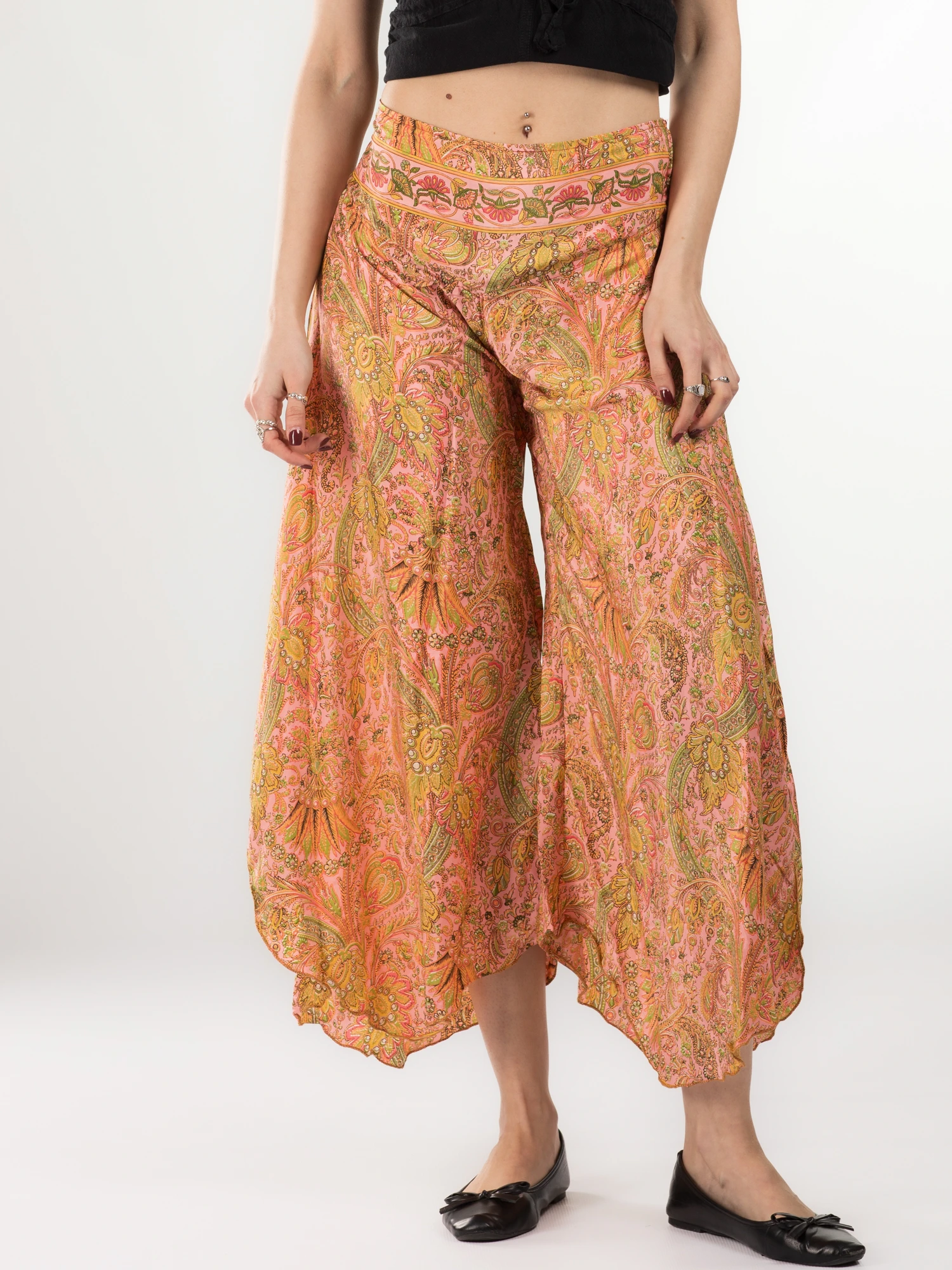 Primavara 2026 - Pantaloni Petal Tips din material fluid - Model 83