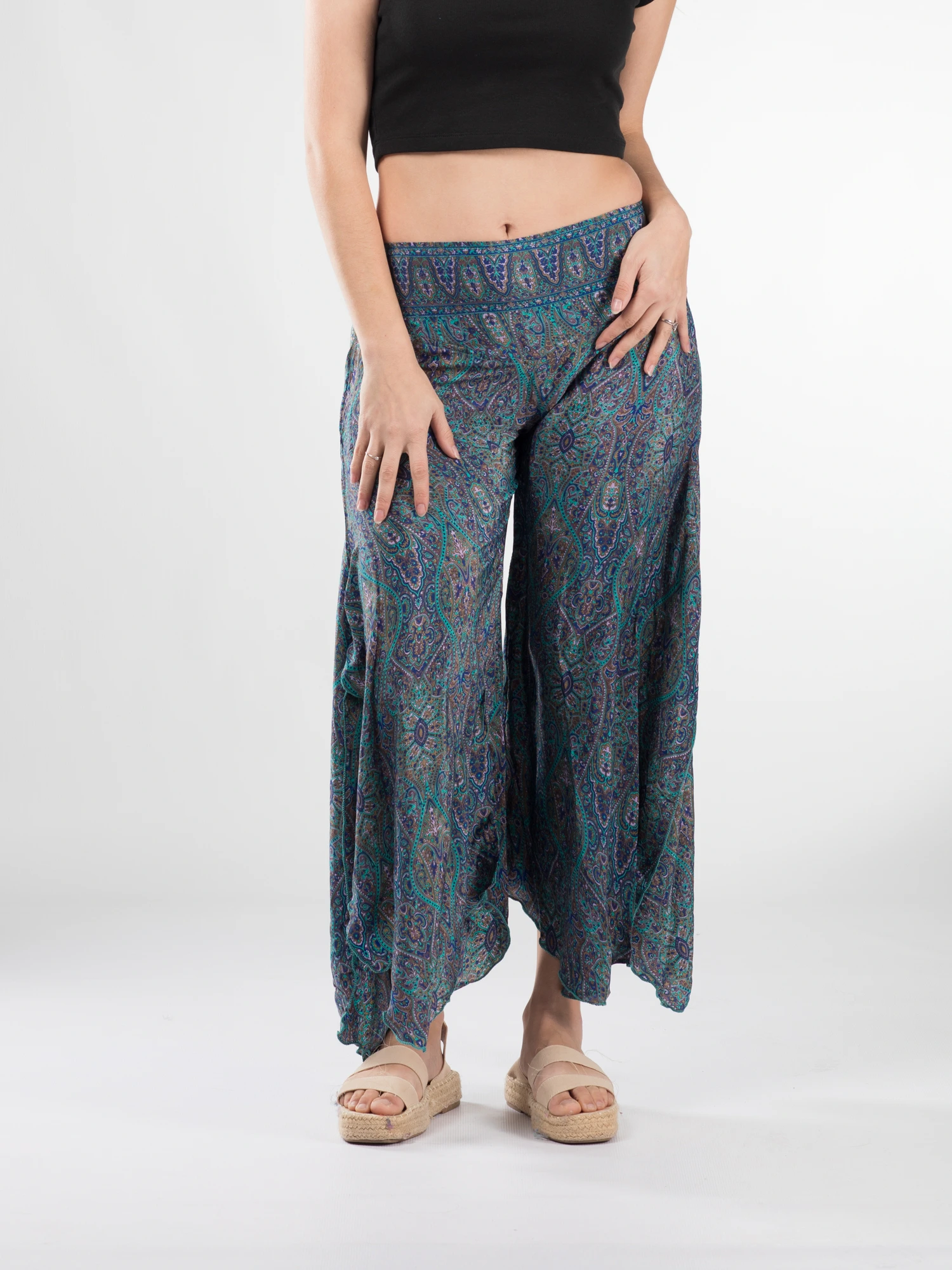 Primavara 2026 - Pantaloni Petal Tips din material fluid - Model 91