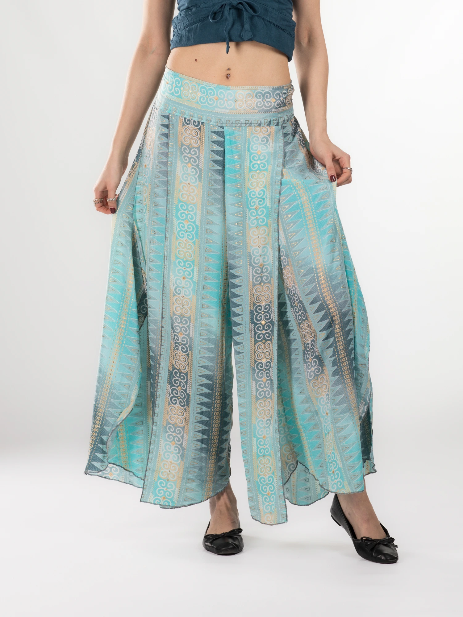 Primavara 2026 - Pantaloni petrecuți din material fluid cu print și fir auriu - Model 33