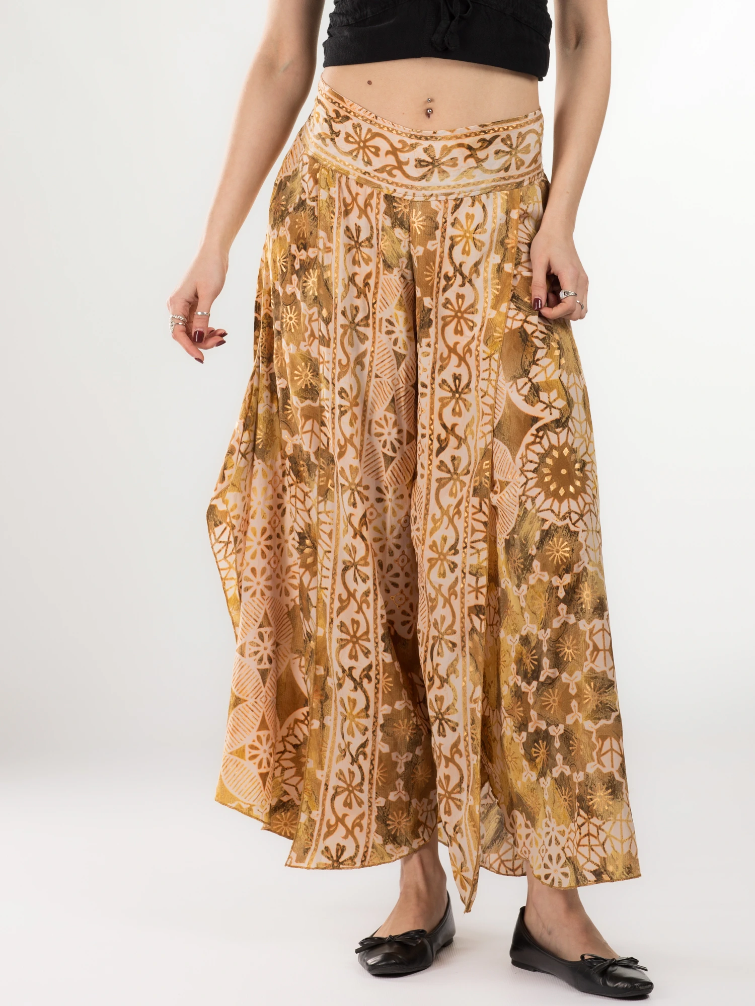 Primavara 2026 - Pantaloni petrecuți din material fluid cu print și fir auriu - Model 37