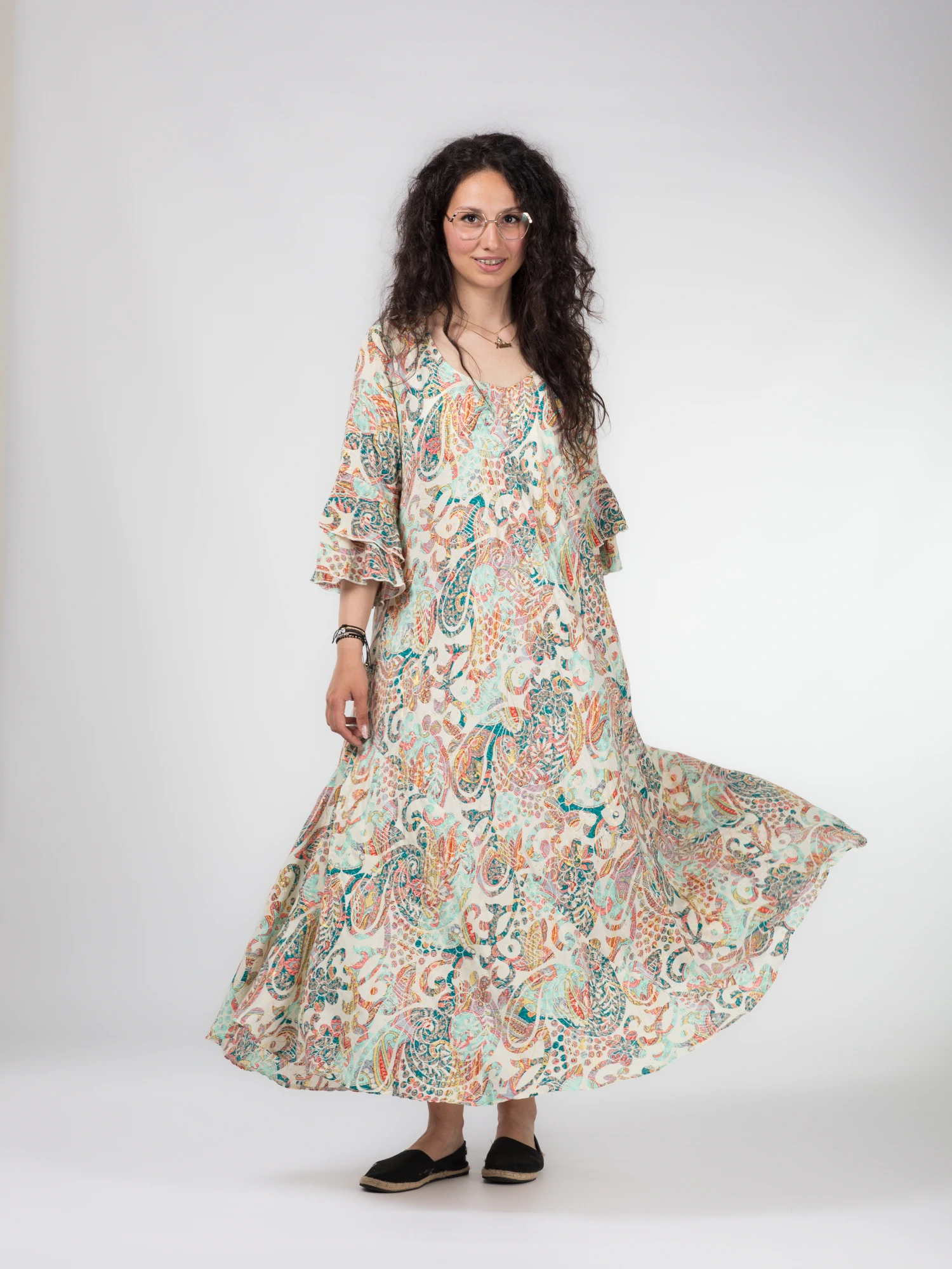 Rochie boho lejeră din material fluid cu fir auriu și mâneci scurte cu volănașe - Model 4 [4]