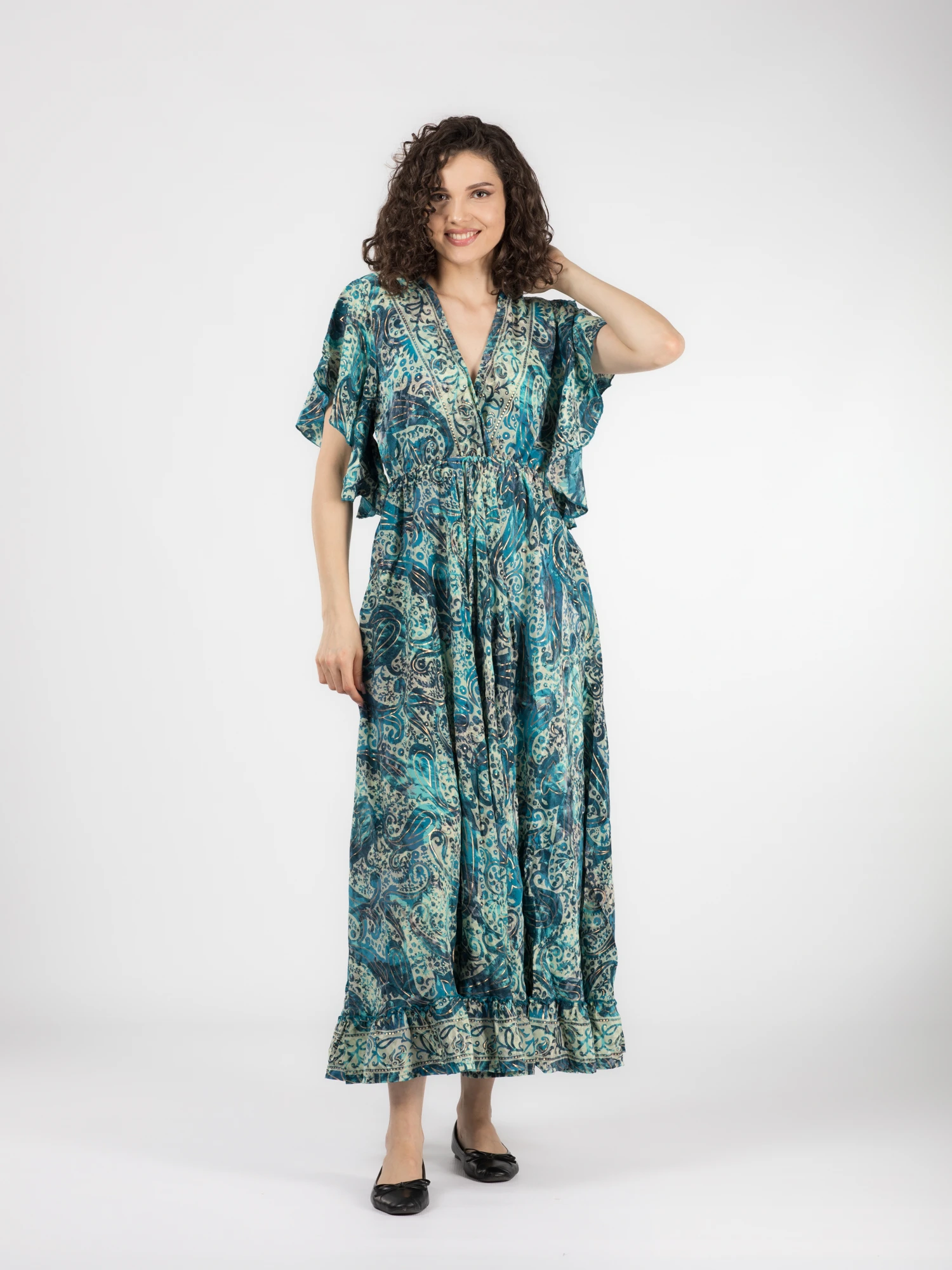 Rochii - Rochie boho lungă din material fluid cu decolteu romantic și detalii aurii - Model 3