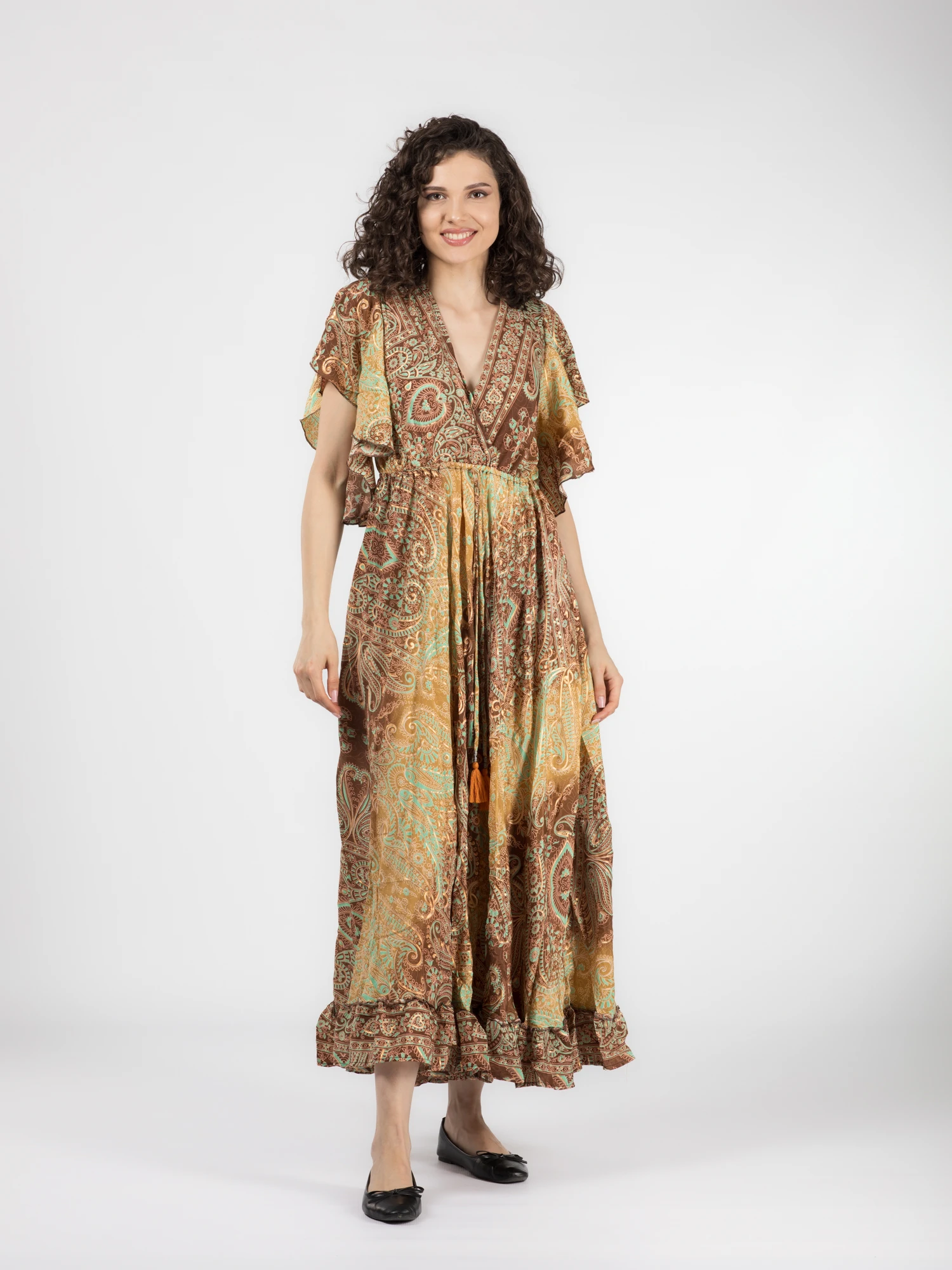 Rochii - Rochie boho lungă din material fluid cu decolteu romantic și detalii aurii - Model 6