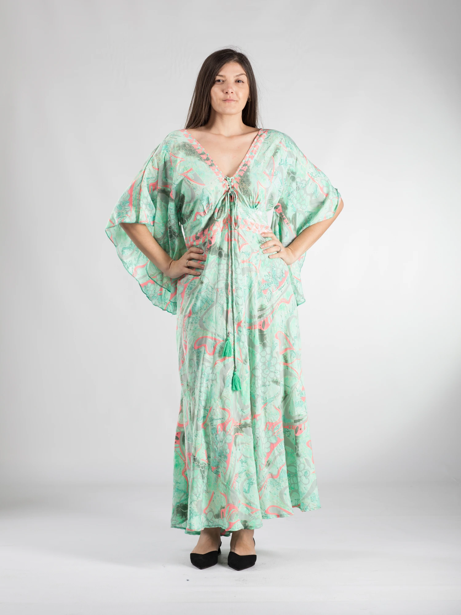 Primavara 2026 - Rochie boho lungă din material fluid cu mâneci 3/4 și buzunare laterale - Model 1