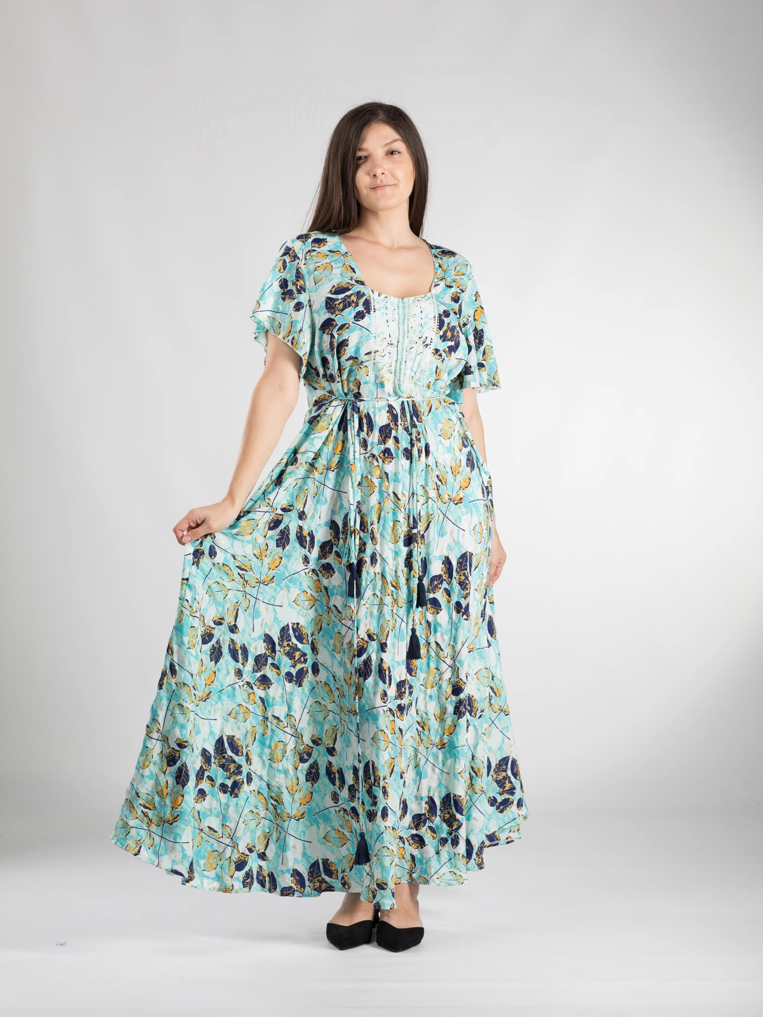 Primavara 2026 - Rochie boho lungă din material fluid cu șnur în talie și detali aurii - Model 8