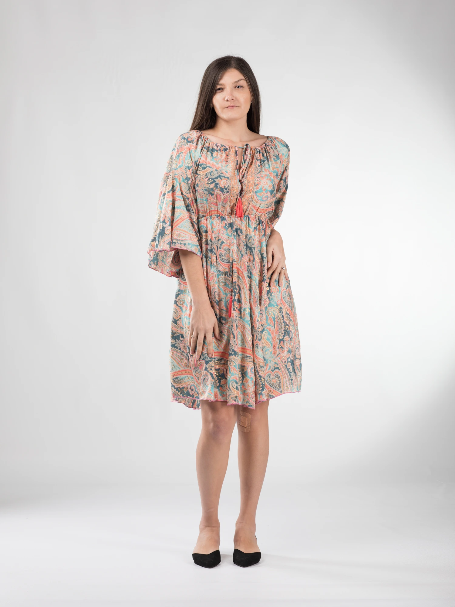 FEMEI - Rochie boho midi din material fluid, cu detalii aurii și mâneci 3/4 - Model 1