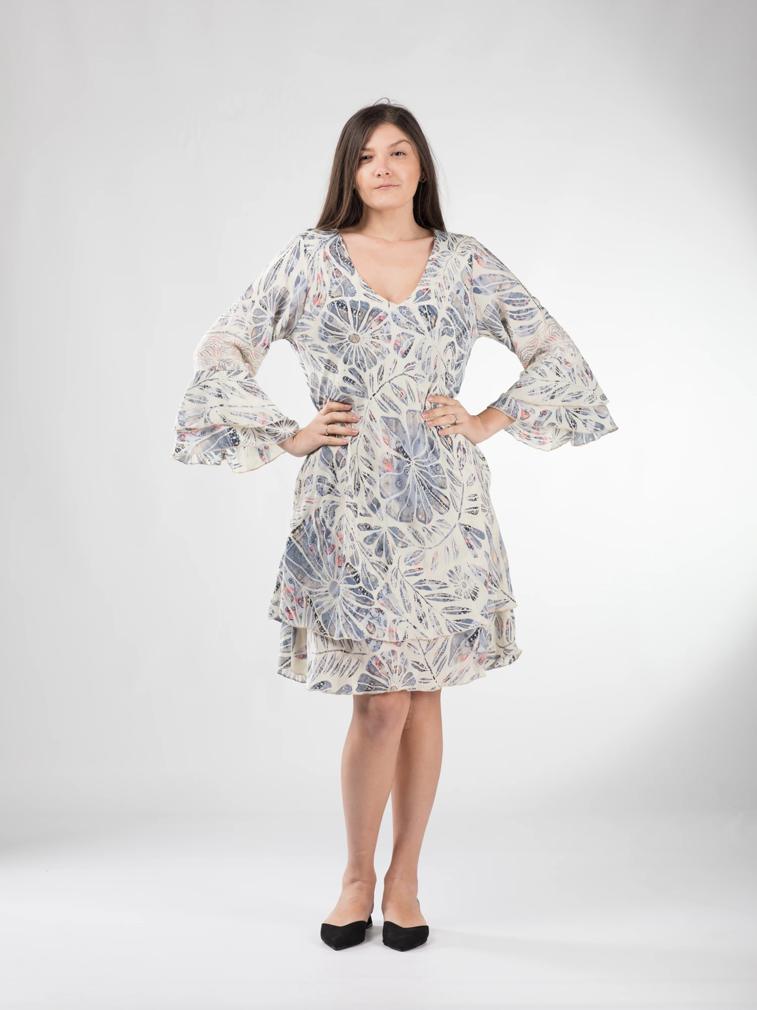 FEMEI - Rochie boho scurtă din material fluid cu mîneci 3/4 cu volane - Model 1