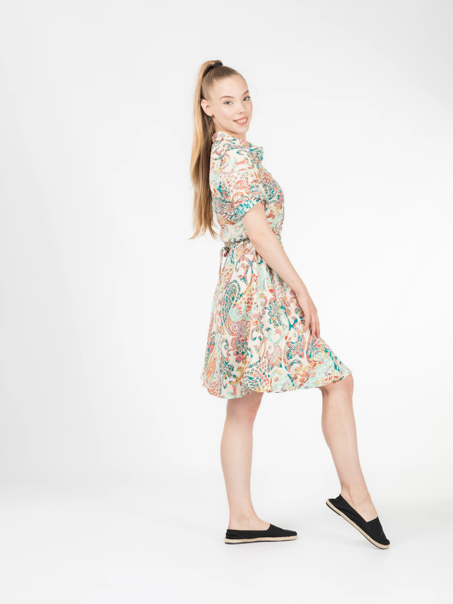 Rochie florală din material fuid cu detalii aurii și cordon în talie - Model 1 [5]