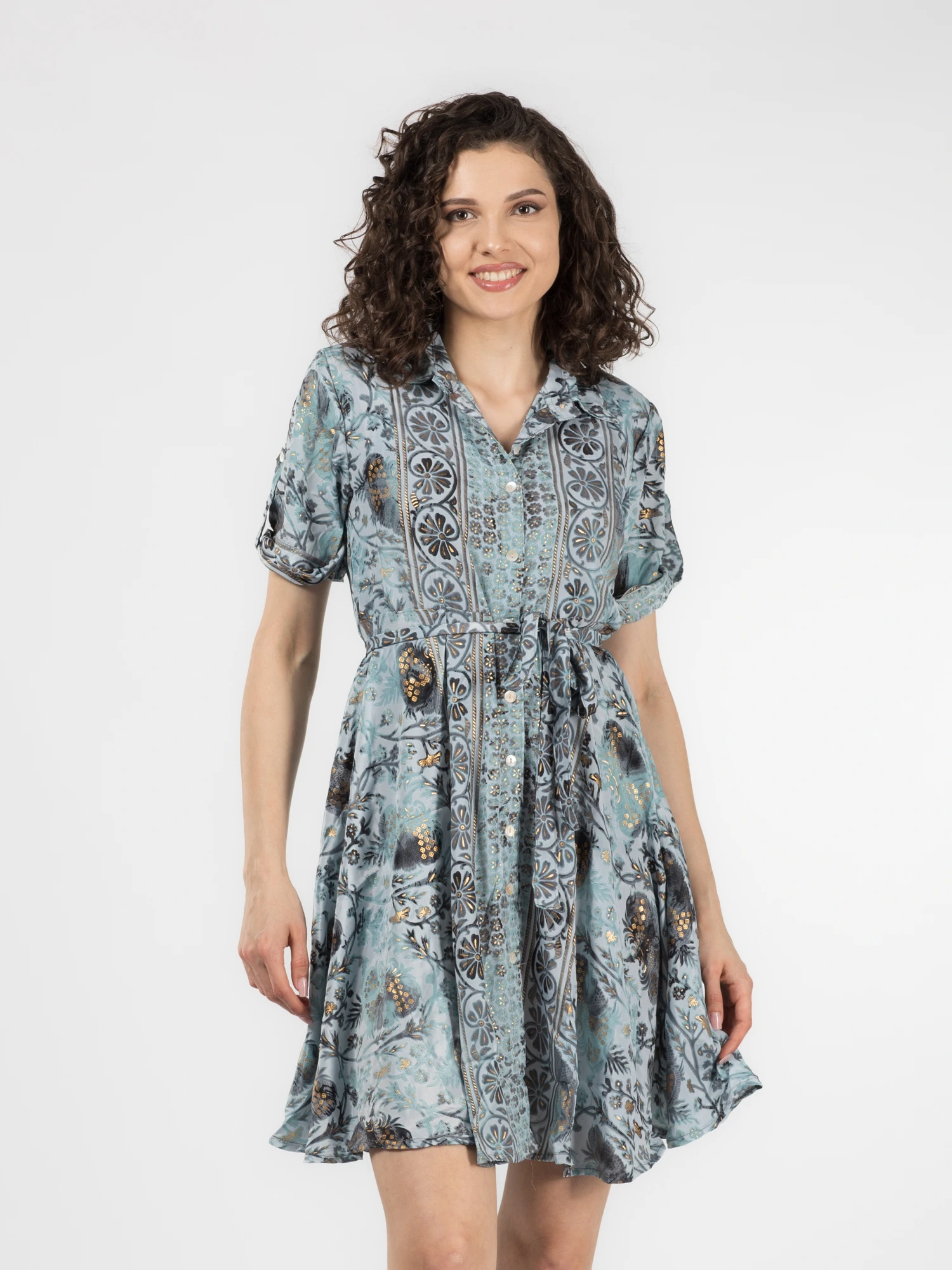 MADE IN INDIA - Rochie florală din material fuid cu detalii aurii și cordon în talie - Model 2