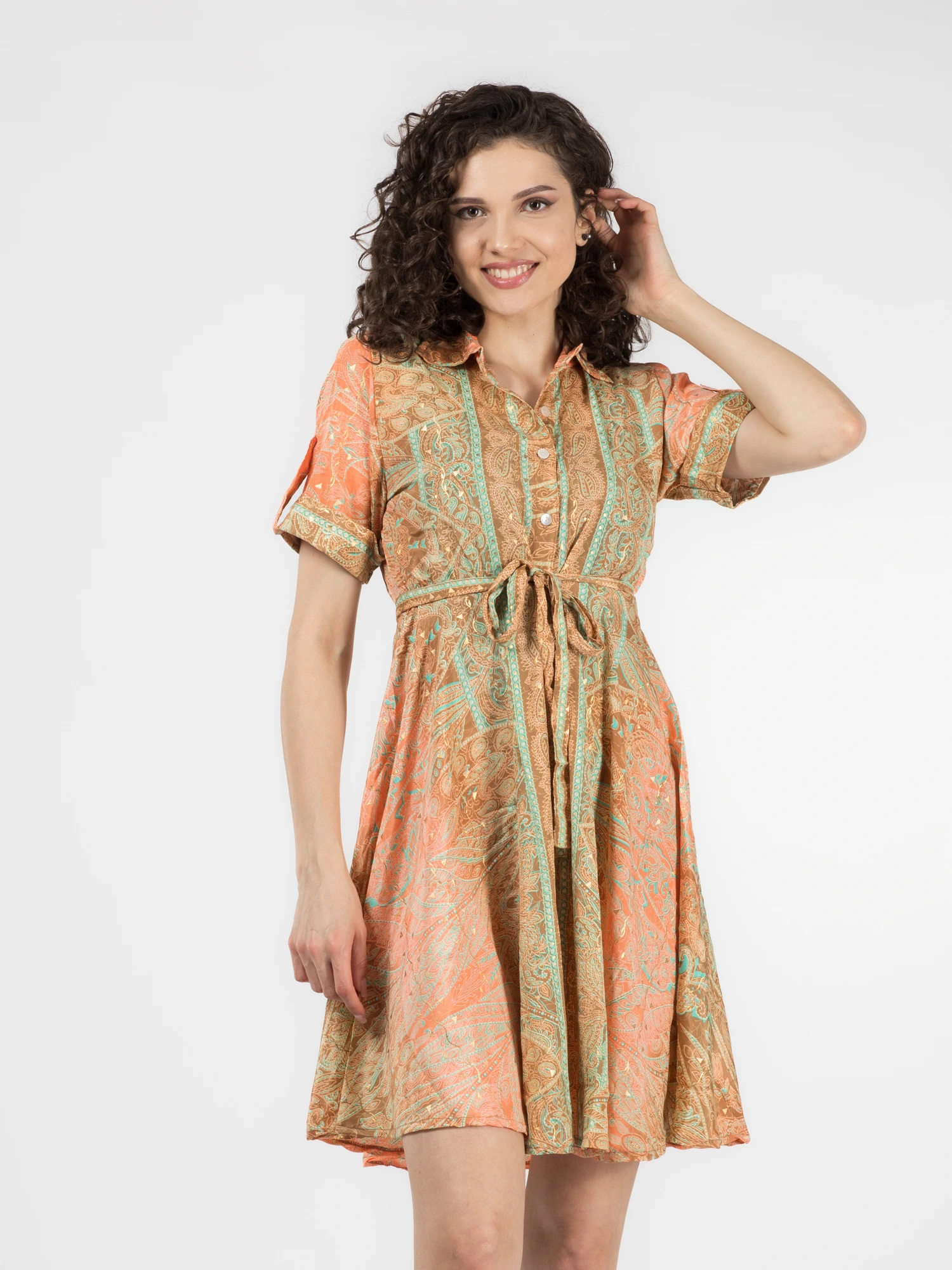 MADE IN INDIA - Rochie florală din material fuid cu detalii aurii și cordon în talie - Model 4