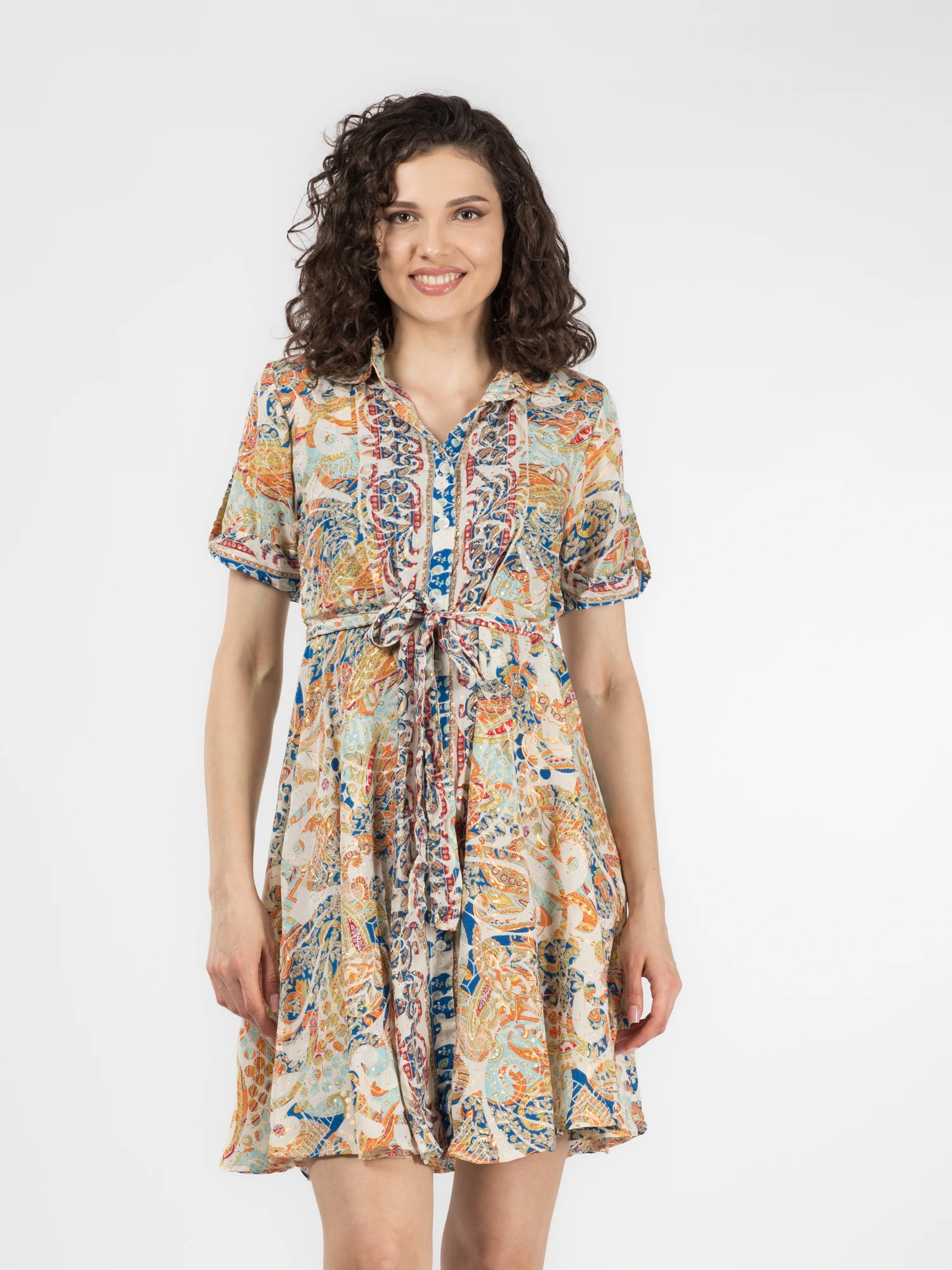MADE IN INDIA - Rochie florală din material fuid cu detalii aurii și cordon în talie - Model 6