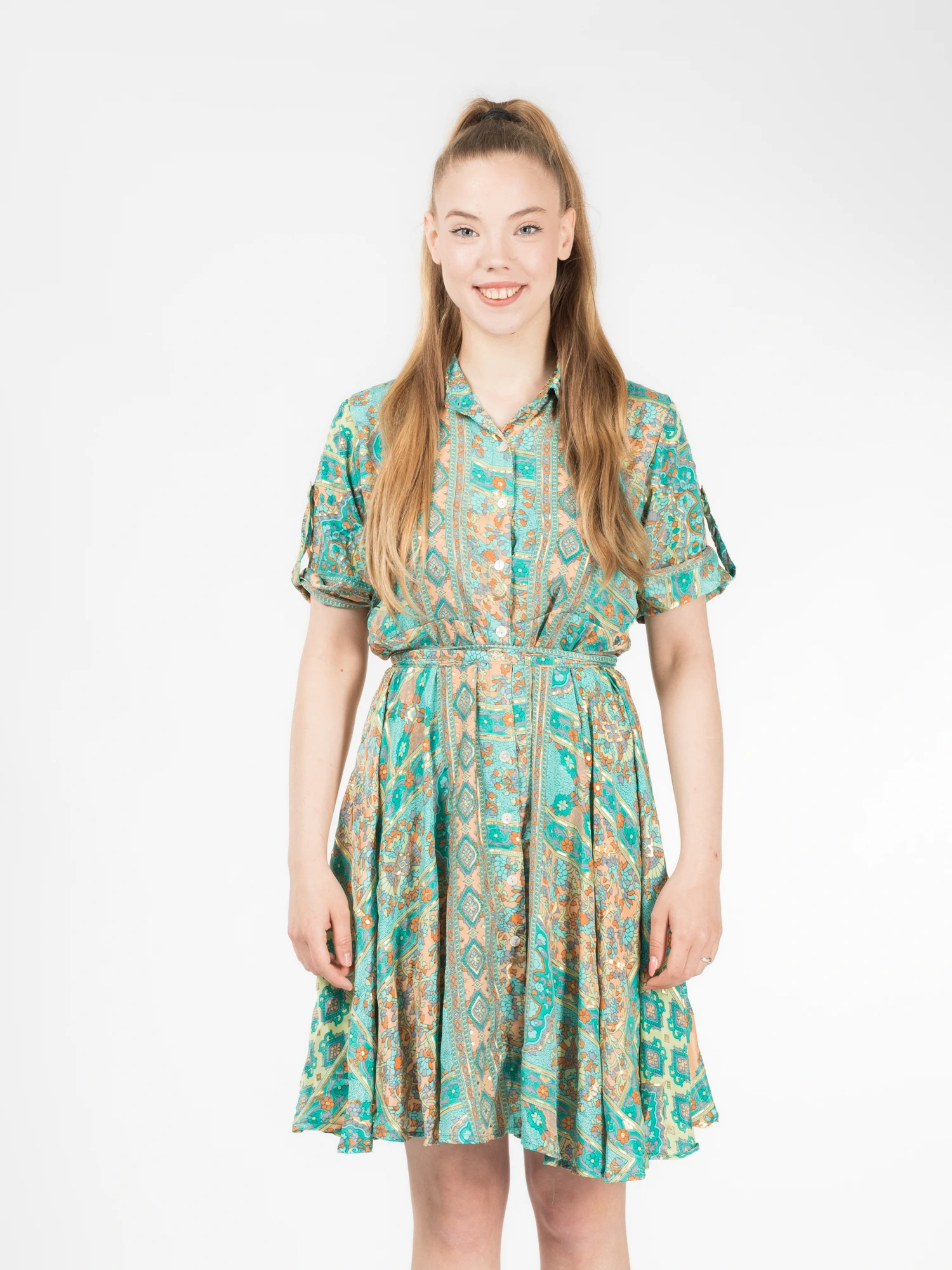 Rochii - Rochie florală din material fuid cu detalii aurii și cordon în talie - Model 7