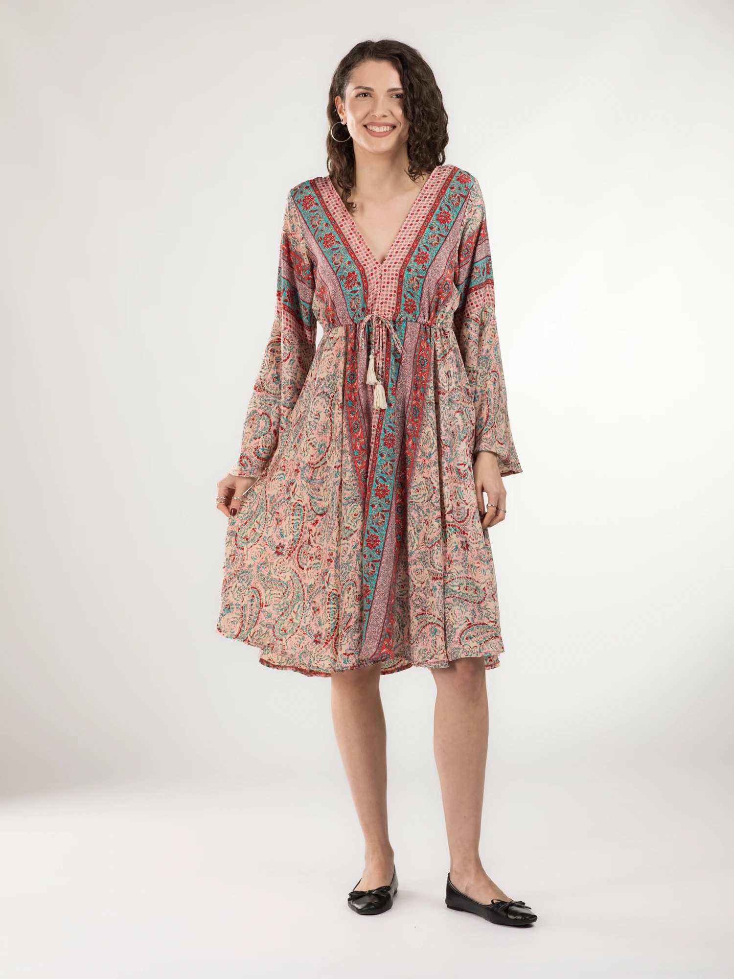 Primavara 2026 - Rochie midi din material fluid cu șnur în talie și mânecă lungă - Model 11