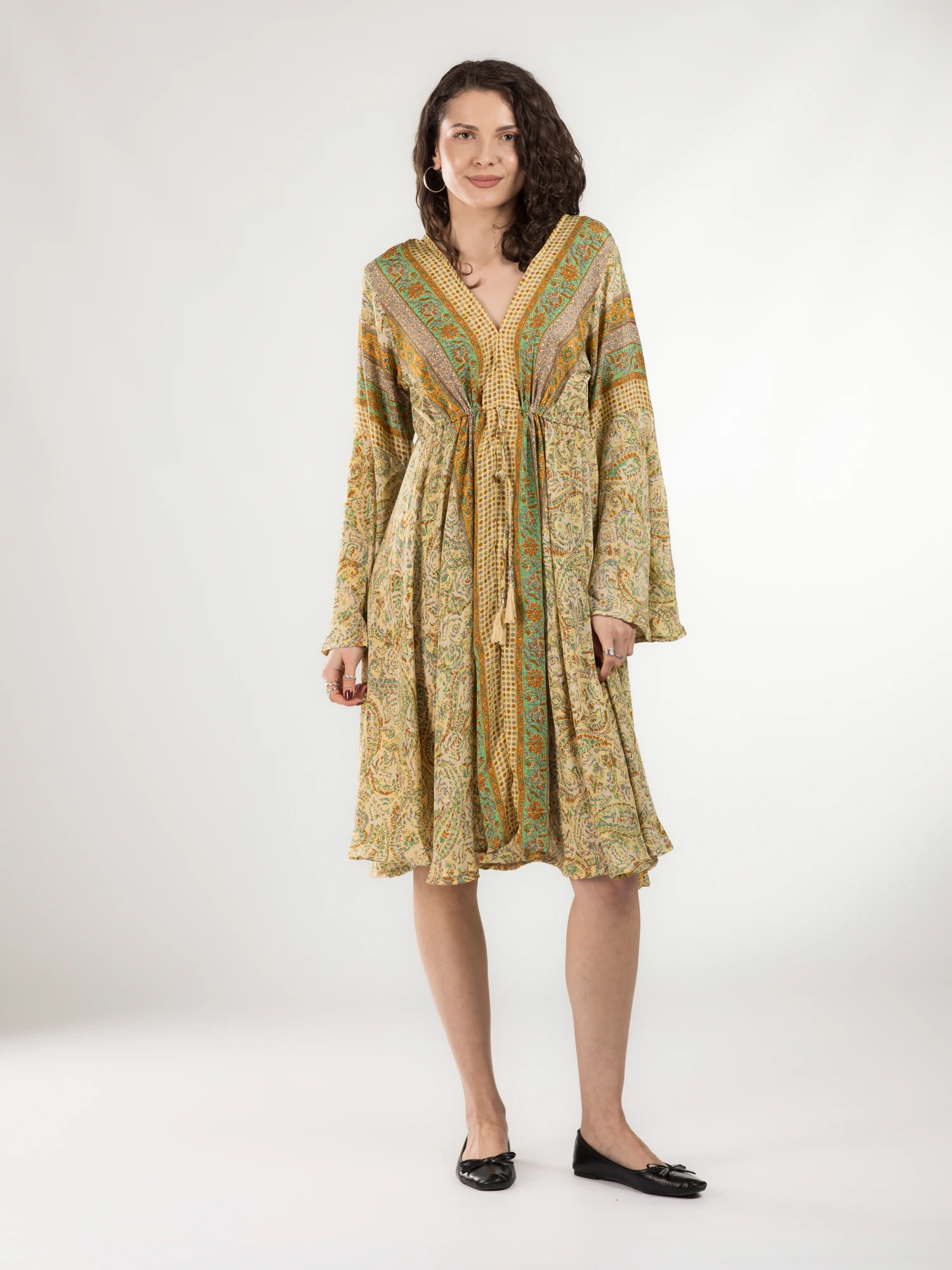 Primavara 2026 - Rochie midi din material fluid cu șnur în talie și mânecă lungă - Model 14