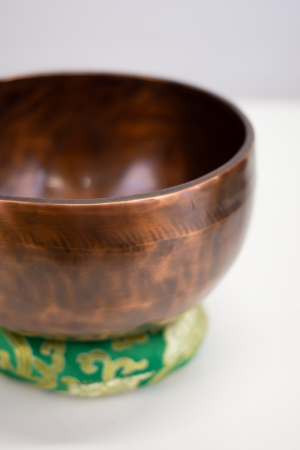 Singing Bowl Tibetan Autentic Forjat manual - Copper Antique, 16,5 cm, 0,889 Kgetan Autentic Forjat manual - Black Golden Border, 18 cm, 0,909 Kg [1]