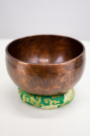 BOLURI TIBETANE - Singing Bowl Tibetan Autentic Forjat manual - Copper Antique, 16,5 cm, 0,889 Kgetan Autentic Forjat manual - Black Golden Border, 18 cm, 0,909 Kg