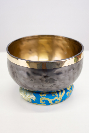 BOLURI TIBETANE - Singing Bowl Tibetan Autentic Forjat manual - Black Golden Border, 19,5 cm, 1,238 Kg