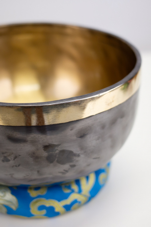 Singing Bowl Tibetan Autentic Forjat manual - Black Golden Border, 19,5 cm, 1,238 Kg [1]