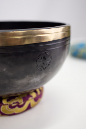 Singing Bowl Tibetan Autentic Forjat manual - Black Golden Borderr,  21 cm, 1,448 Kg [4]