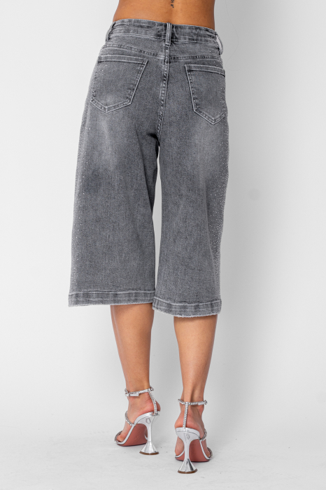 Grey elasticated denim shorts with rhinestones [6]