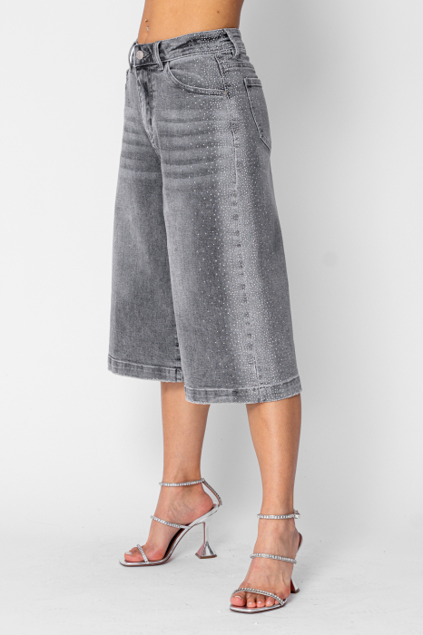 Grey elasticated denim shorts with rhinestones [5]