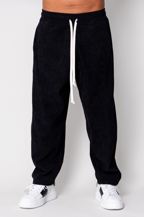 Long straight pants made of black [1]