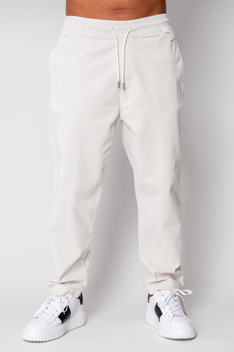 Long straight pants made of Off White [1]