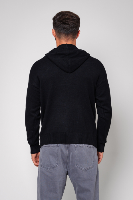 Black hoodie [4]