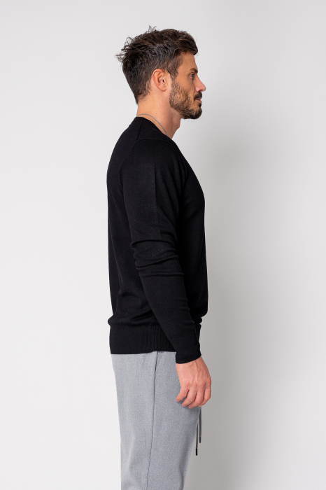 Knitted V cut sweater Black [2]