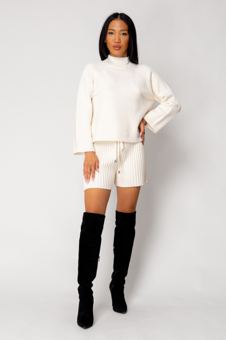 Off White Sweater and Shorts Set [5]