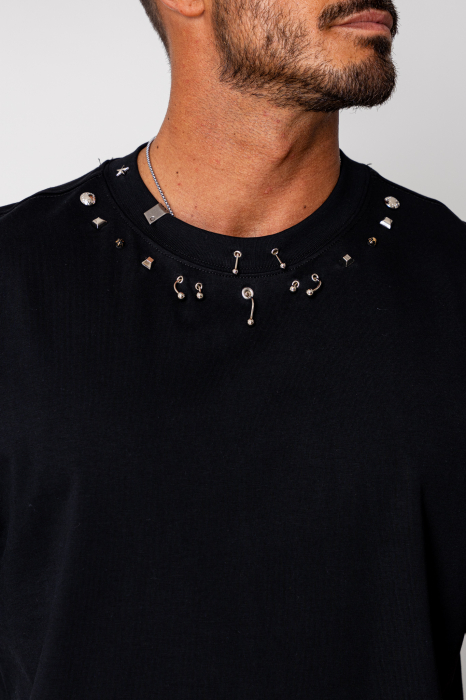 Tricou cu accesorii metalice la gat Black [3]