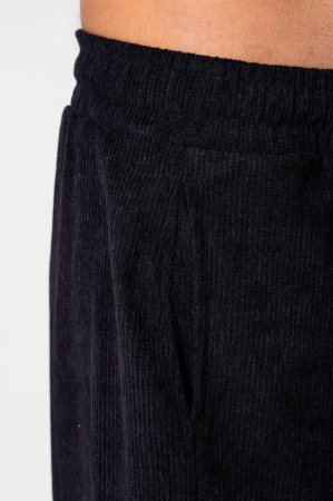 Long straight pants made of black [3]