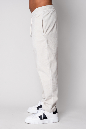 Long straight pants made of Off White [1]