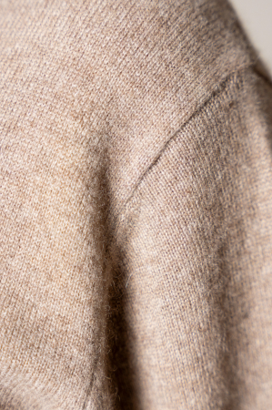 100% Cashmere Taupe sweater [4]