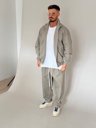BARBATI - Set Jacheta cu fermoar si pantalon lung drept Taupe