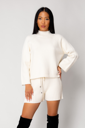 Off White Sweater and Shorts Set [2]