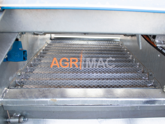 KA105 – Mașină curățat plaje tractabilă, 105 cm, sită vibratoare, PTO tractor 24–30 CP [12]