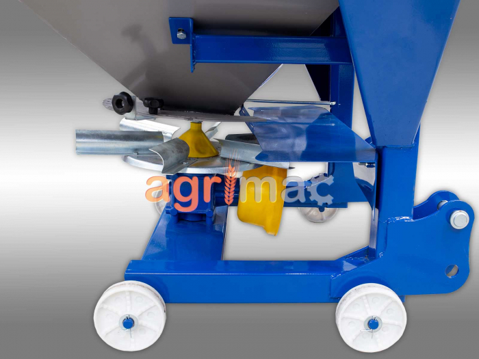 Distribuitor de îngrășăminte și sărăriță L1000M – 1000L, 18-20m [10]
