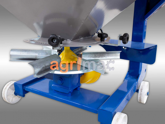 Distribuitor de îngrășăminte și sărăriță L600M – 600L, 18-20m, pentru tractor [12]