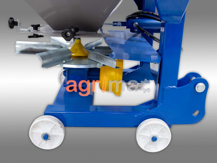 Distribuitor de îngrășăminte hidraulic și sărăriță L600H – 600L, 18-20m [10]