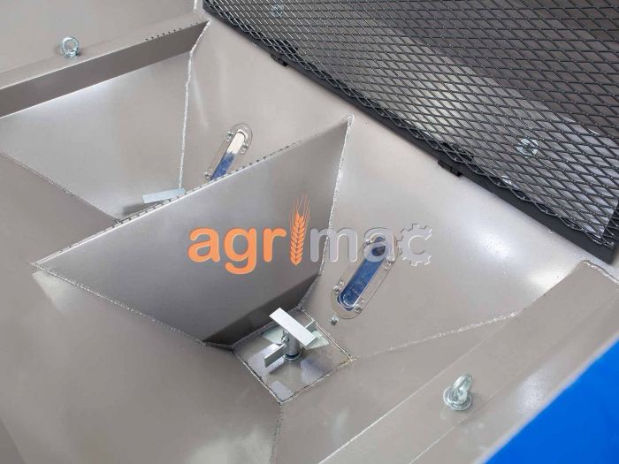 Distribuitor de îngrășăminte cu 2 discuri și sărăriță hidraulică 2L800H – 800L, 18-20m [13]